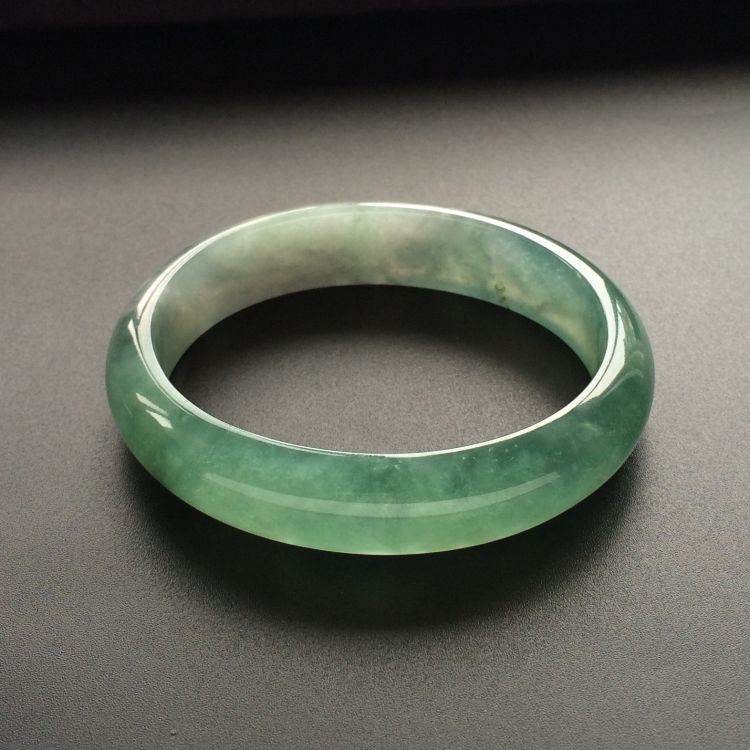 (超值推荐)冰种晴水贵妃镯（55.6mm-48.7mm）