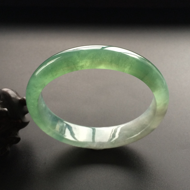 (超值推荐)冰种晴水贵妃镯（55.6mm-48.7mm）
