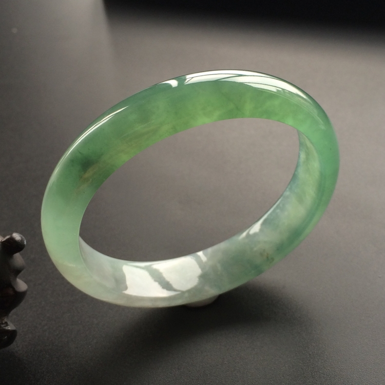 (超值推荐)冰种晴水贵妃镯（55.6mm-48.7mm）