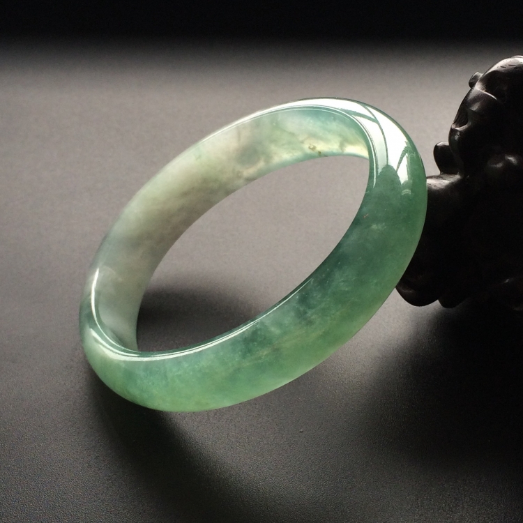 (超值推荐)冰种晴水贵妃镯（55.6mm-48.7mm）