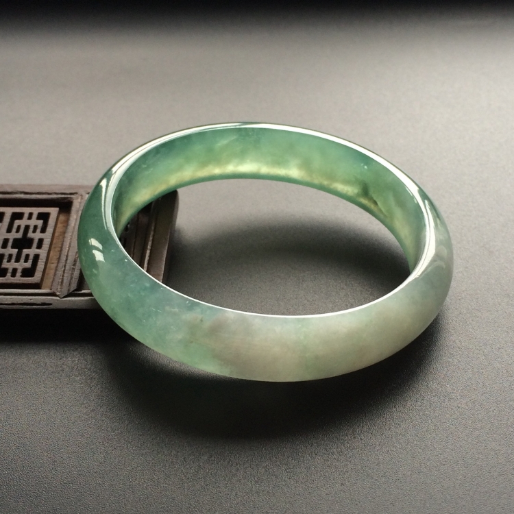 (超值推荐)冰种晴水贵妃镯（55.6mm-48.7mm）