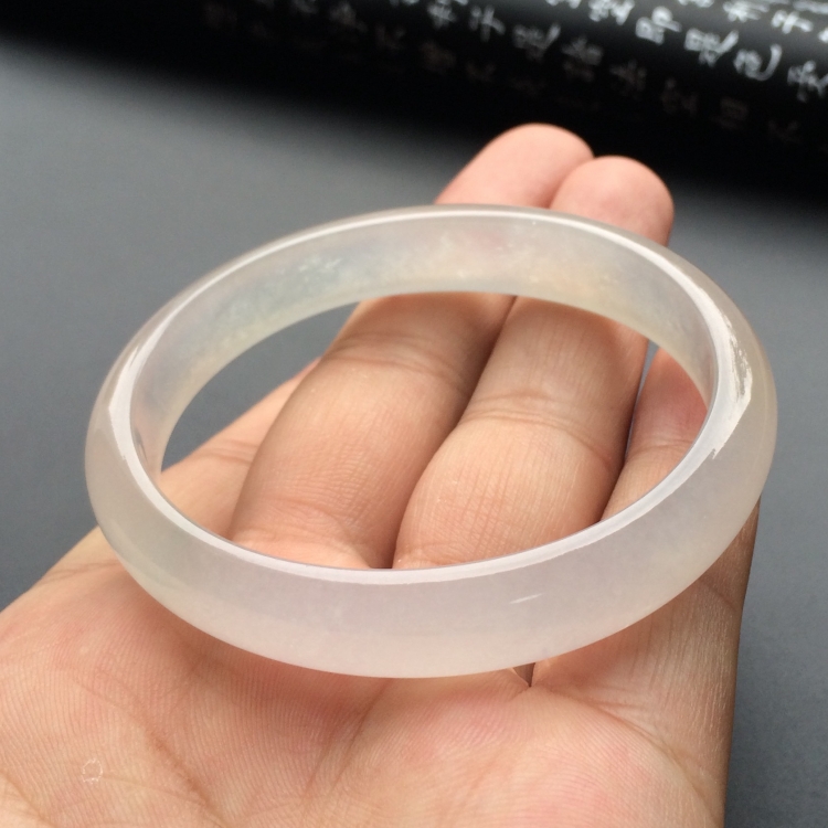 （超值推荐）冰种略飘花贵妃镯（56.7mm-47.7mm）
