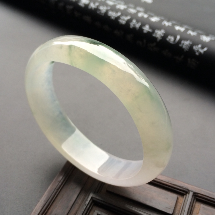 （超值推荐）冰种飘花贵妃镯（56mm-47.7mm）