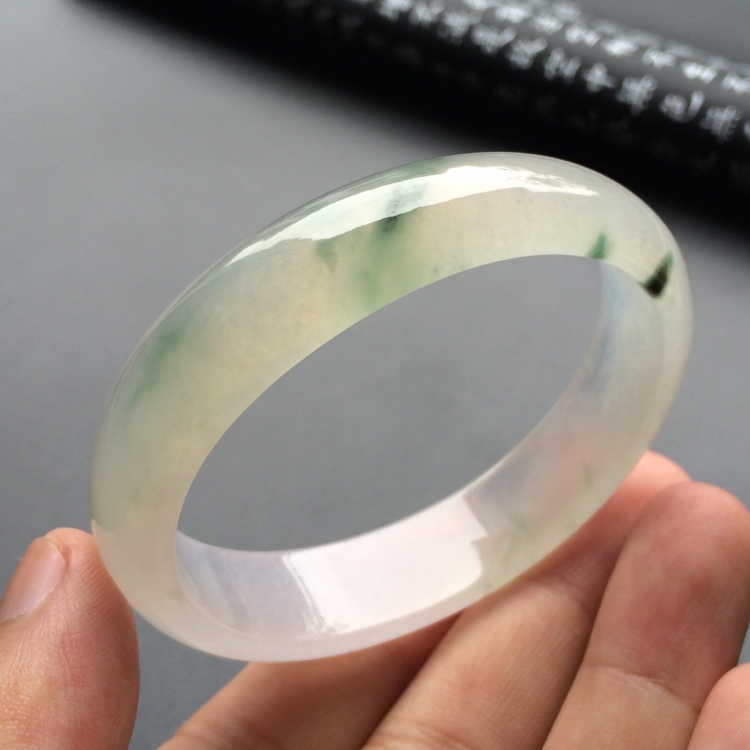 （超值推荐）冰种飘花贵妃镯（56mm-47.7mm）