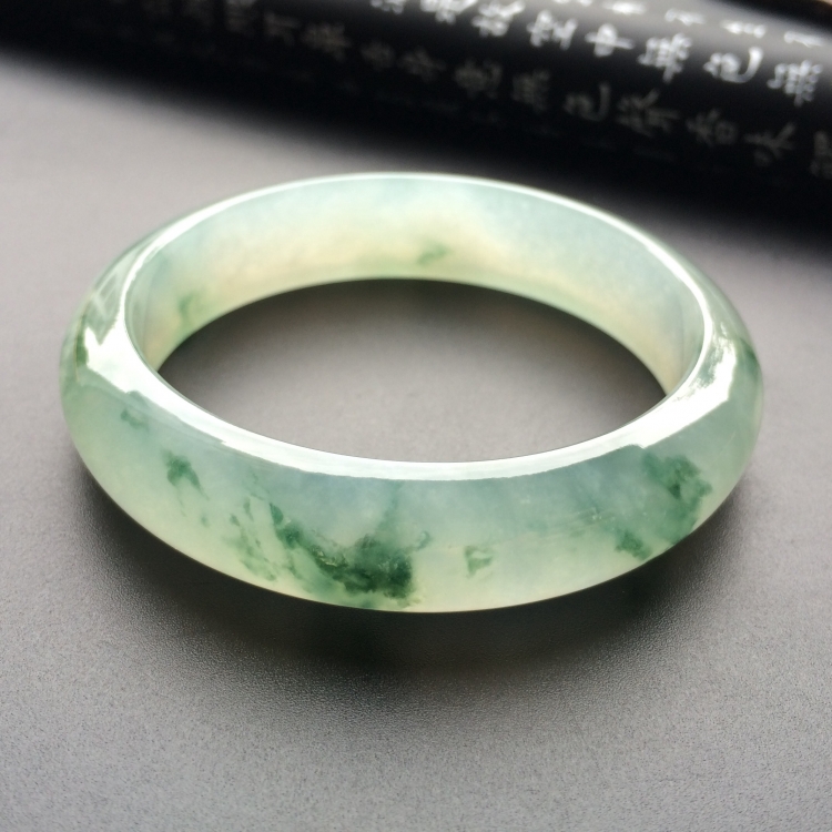 （超值推荐）冰种飘花手镯（56.1mm）