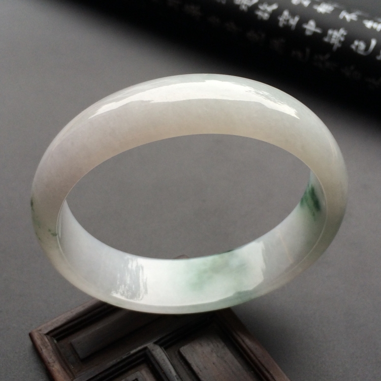 （超值推荐）糯冰种飘花贵妃镯（54.2mm-49.5mm）