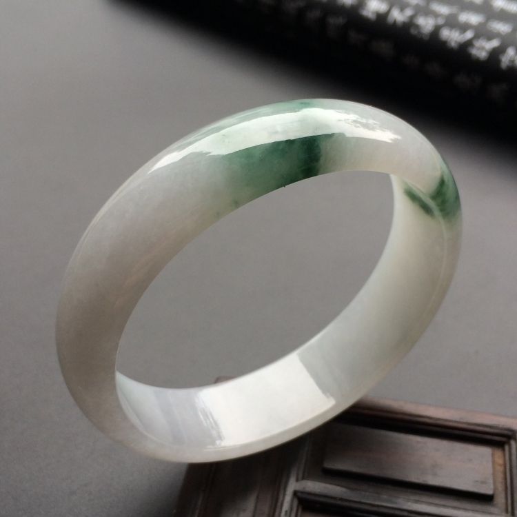 （超值推荐）糯冰种飘花贵妃镯（54.2mm-49.5mm）