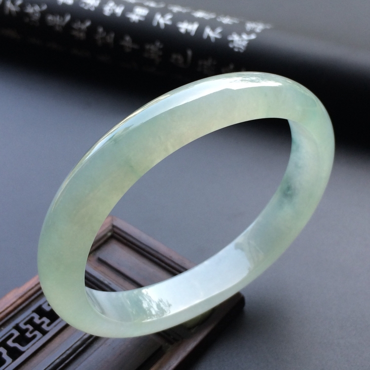 （超值推荐）冰种飘花贵妃镯（55.6mm-47.2mm）