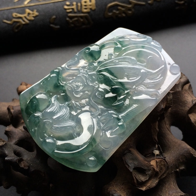 （超值推荐）冰种飘花龙牌挂件