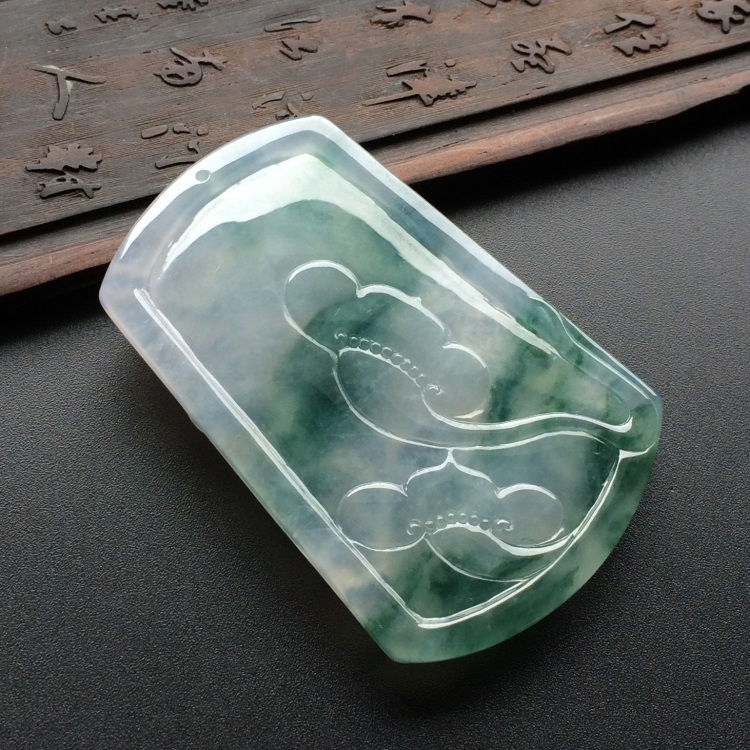 （超值推荐）冰种飘花龙牌挂件
