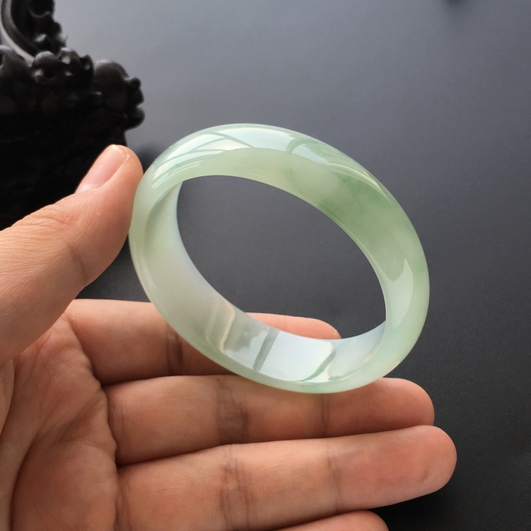 (超值推荐)糯冰种略飘花贵妃镯(58.4mm-51.5mm)