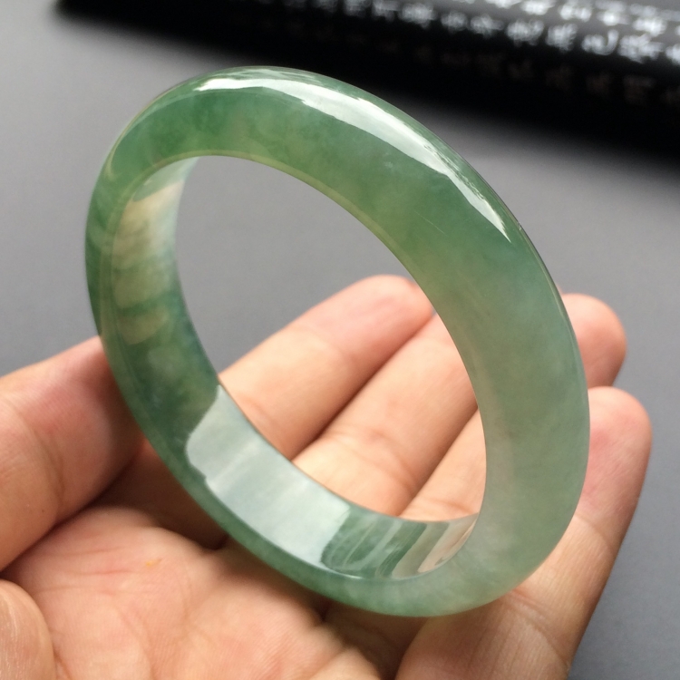 （超值推荐）糯冰种飘花手镯（56.8mm）