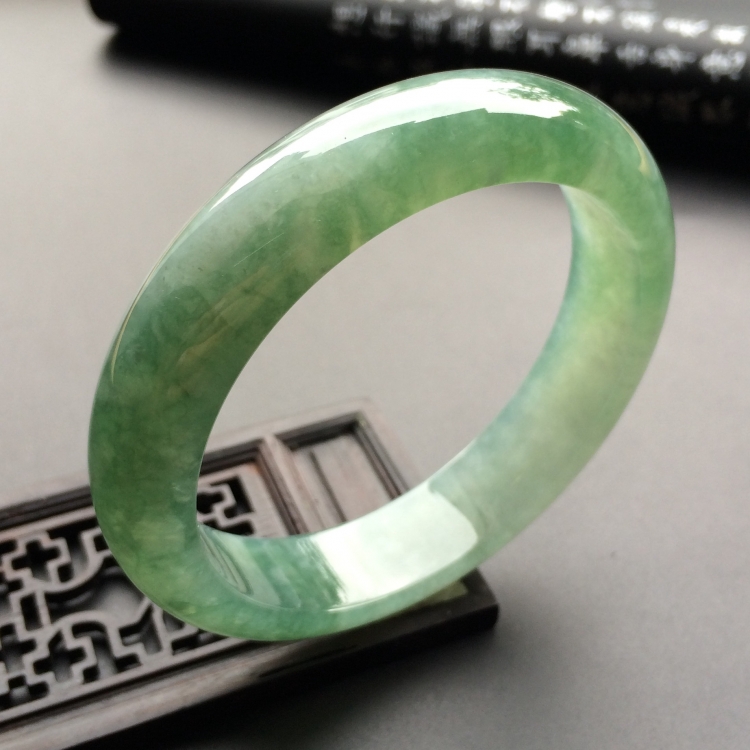 （超值推荐）糯冰种飘花手镯（56.8mm）