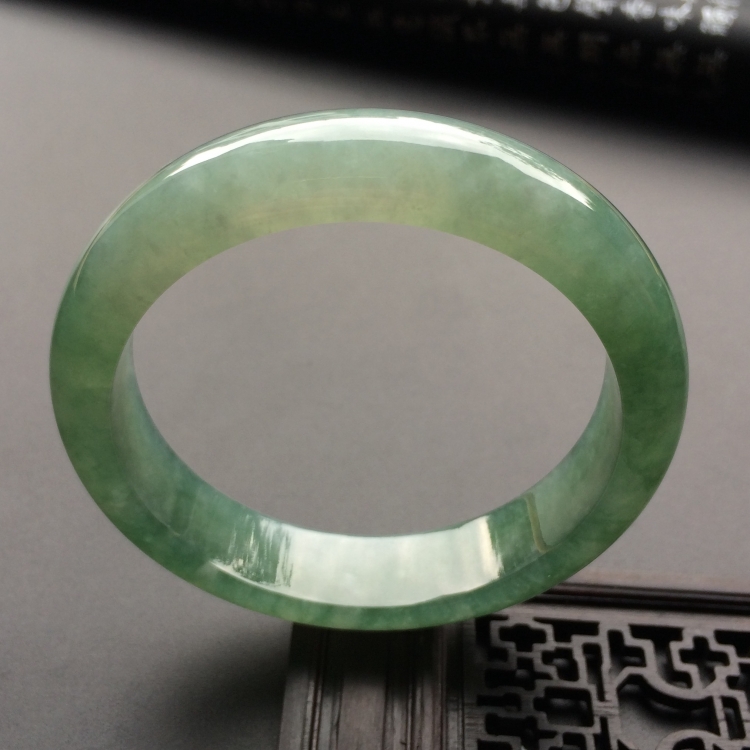 （超值推荐）糯冰种飘花手镯（56.8mm）