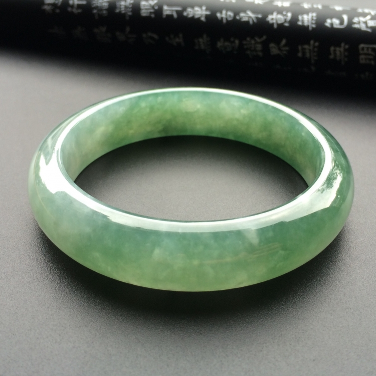 （超值推荐）糯冰种飘花手镯（56.8mm）