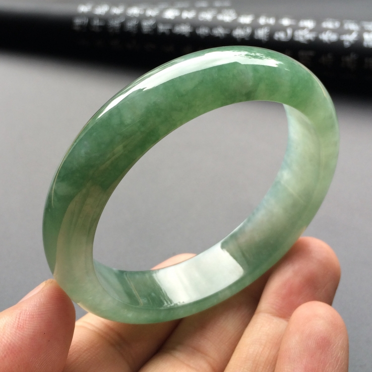 （超值推荐）糯冰种飘花手镯（56.8mm）