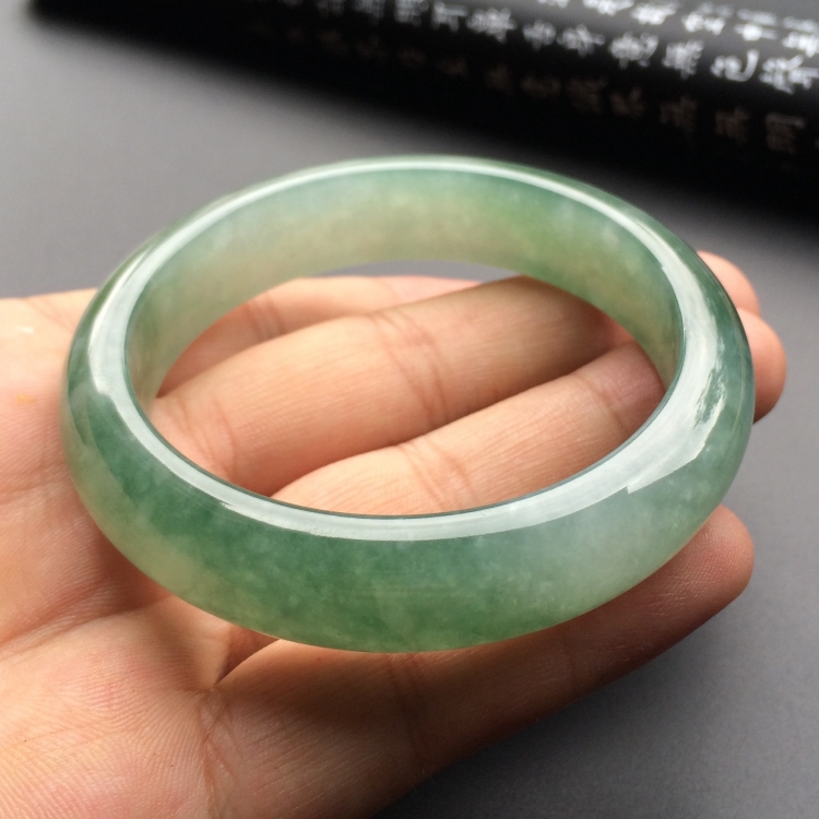 （超值推荐）糯冰种飘花手镯（56.8mm）