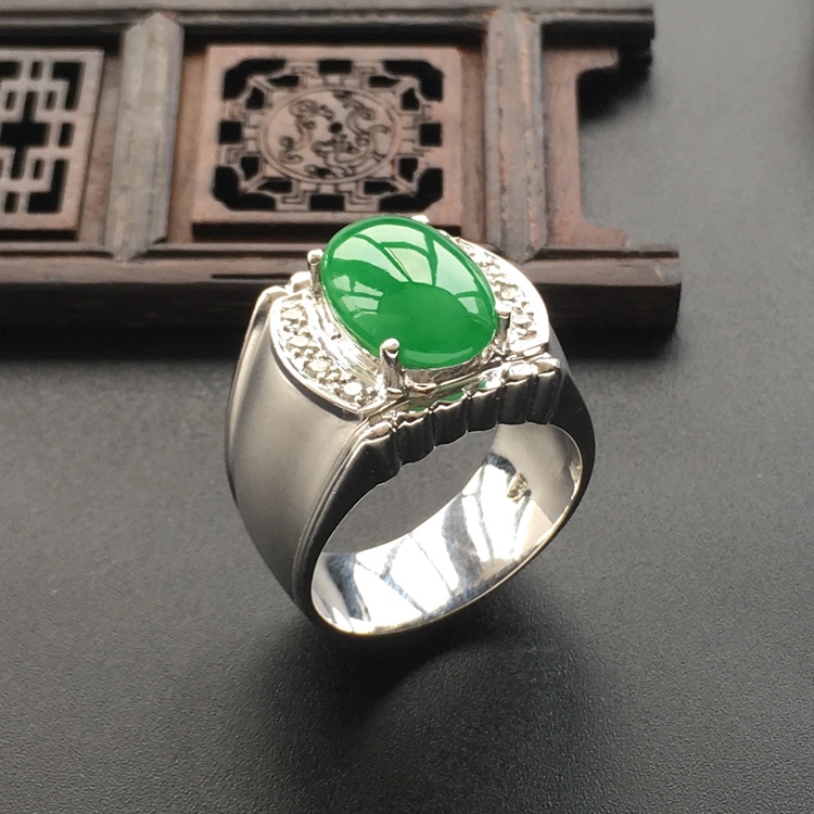 (超值推荐)冰种阳绿镶白金钻石戒指（男戒）