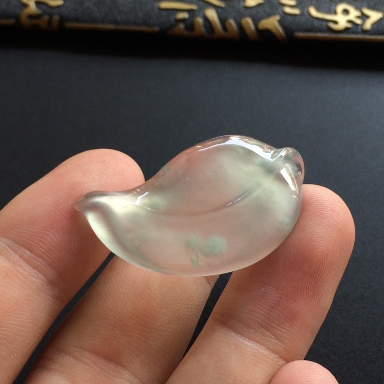 （超值推荐）冰玻种晴水玉叶挂件/胸坠面