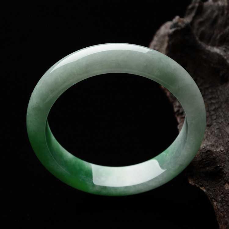 （超值推荐）糯冰种飘阳绿手镯（56.8mm）