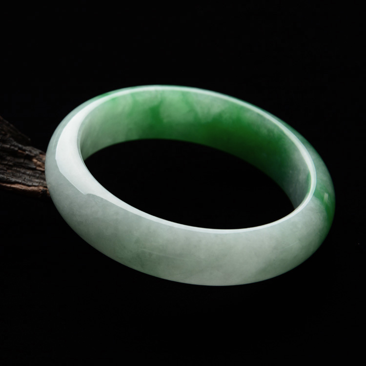 （超值推荐）糯冰种飘阳绿手镯（56.8mm）