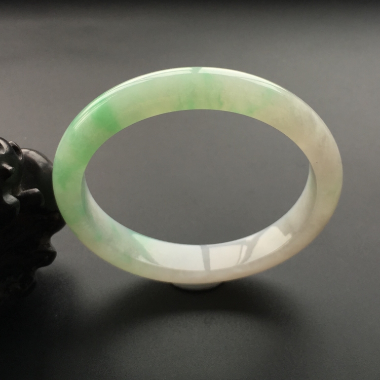 (超值推荐)糯冰种飘翠贵妃镯(54mm-47mm)