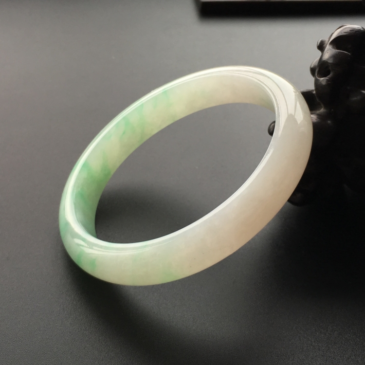 (超值推荐)糯冰种飘翠贵妃镯(54mm-47mm)