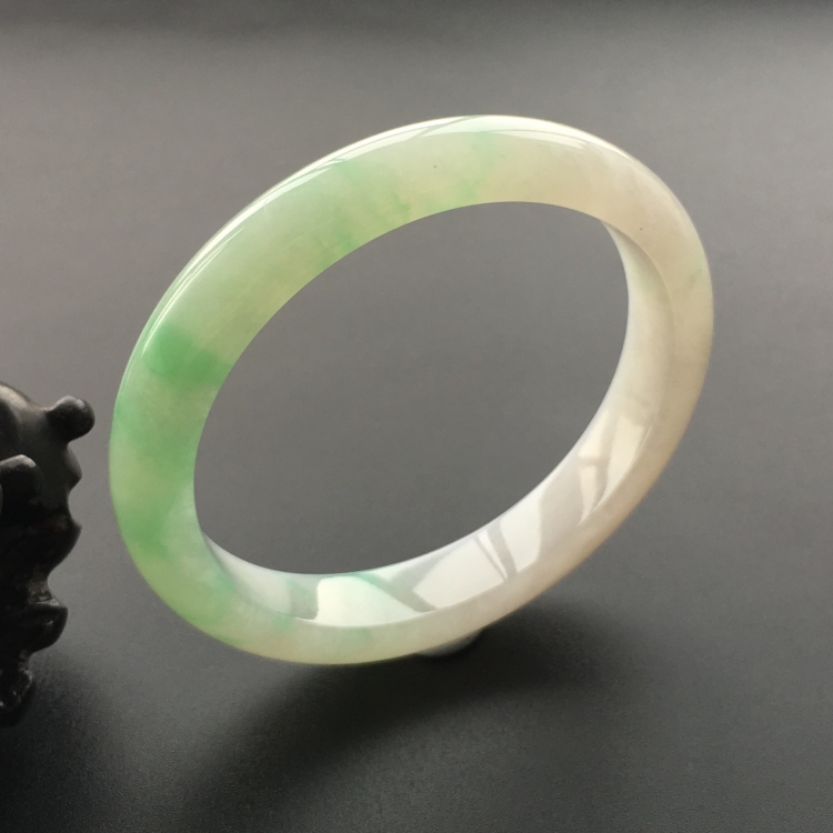 (超值推荐)糯冰种飘翠贵妃镯(54mm-47mm)