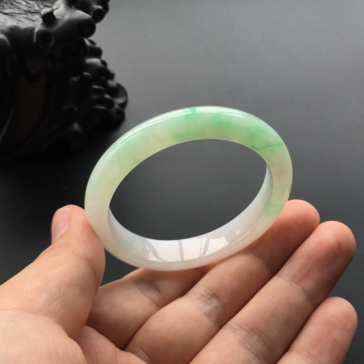 (超值推荐)糯冰种飘翠贵妃镯(54mm-47mm)