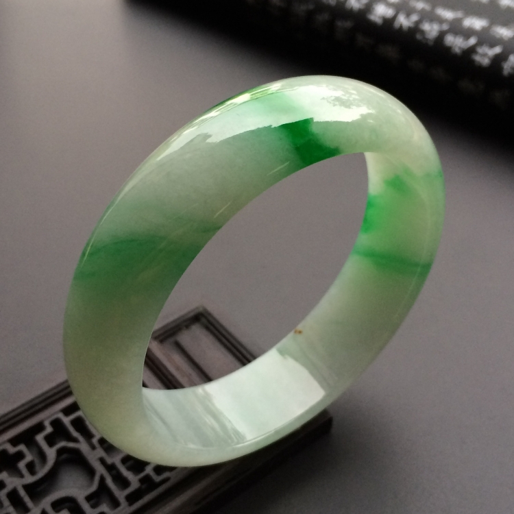 （超值推荐）糯冰种飘阳绿手镯（57mm）