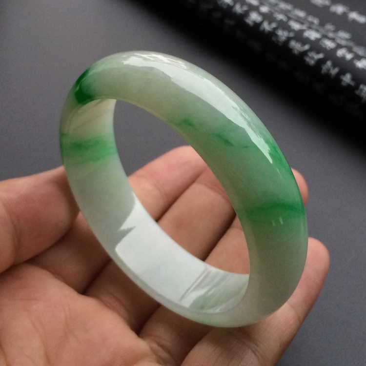 （超值推荐）糯冰种飘阳绿手镯（57mm）