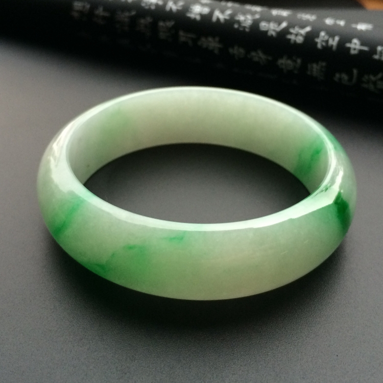 （超值推荐）糯冰种飘阳绿手镯（57mm）