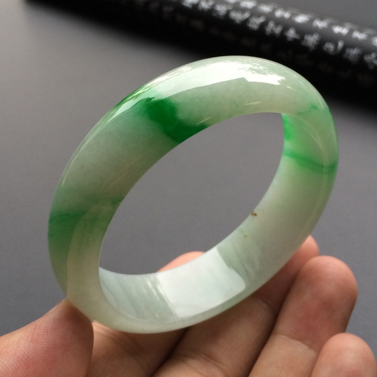（超值推荐）糯冰种飘阳绿手镯（57mm）