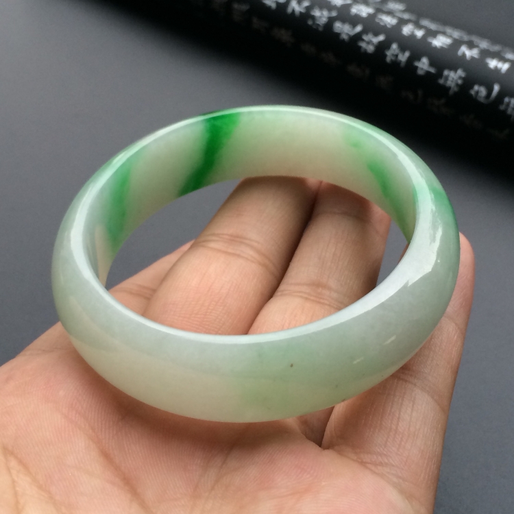 （超值推荐）糯冰种飘阳绿手镯（57mm）