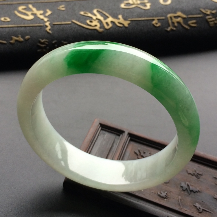 （超值推荐）糯冰种飘阳绿手镯（56.3mm）