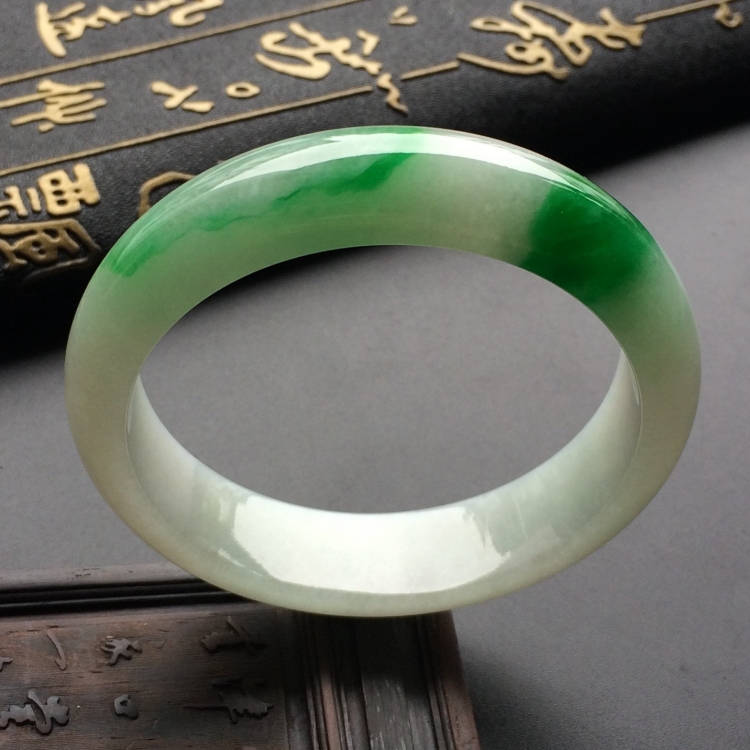 （超值推荐）糯冰种飘阳绿手镯（56.3mm）