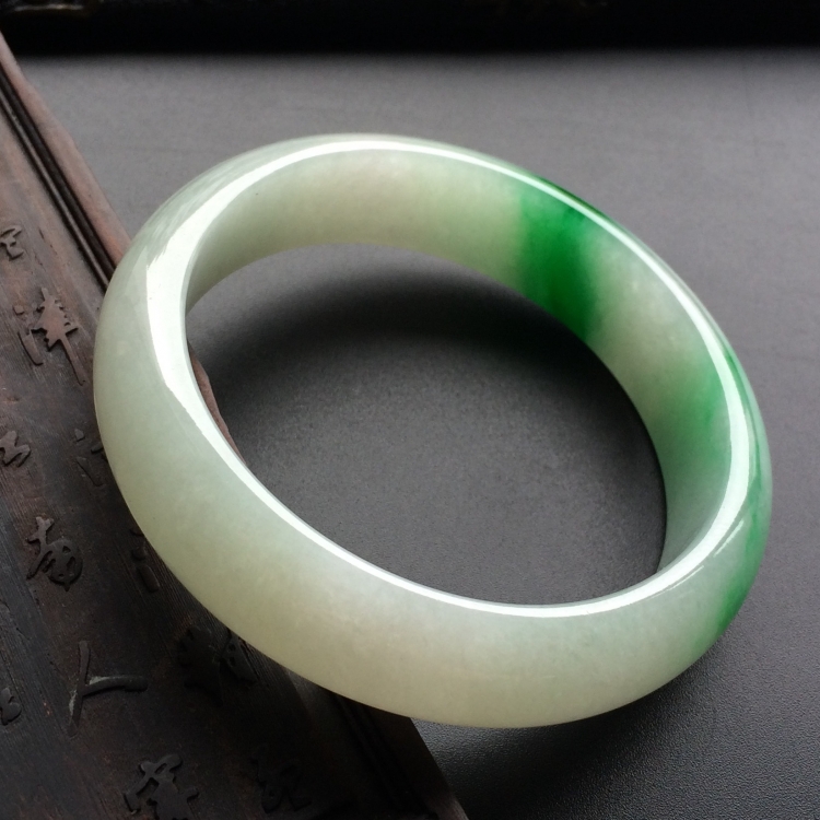 （超值推荐）糯冰种飘阳绿手镯（56.3mm）
