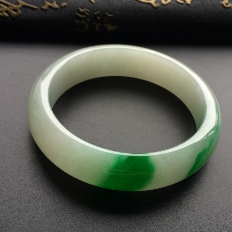 （超值推荐）糯冰种飘阳绿手镯（56.3mm）