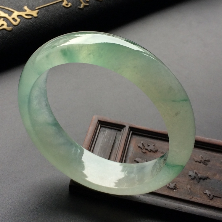 （超值推荐）冰种飘花手镯（56.3mm）