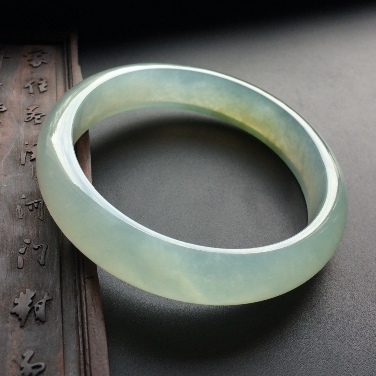 （超值推荐）冰种晴水略带黄翡手镯（56.9mm）