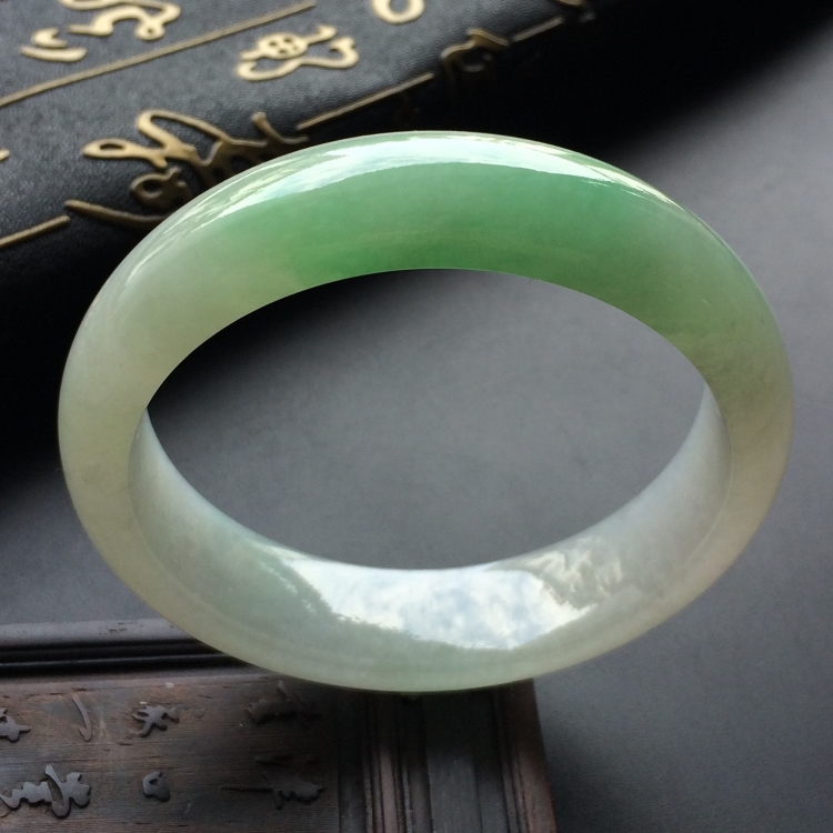 （超值推荐）糯冰种绿晴水手镯（57.1mm）