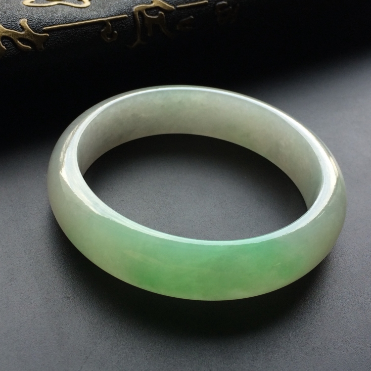 （超值推荐）糯冰种绿晴水手镯（57.1mm）