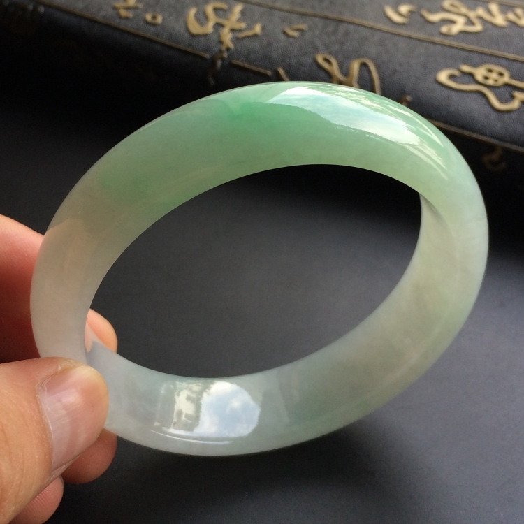 （超值推荐）糯冰种绿晴水手镯（57.1mm）