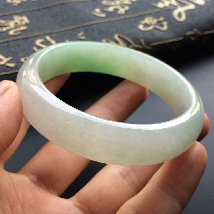 （超值推荐）糯冰种绿晴水手镯（57.1mm）