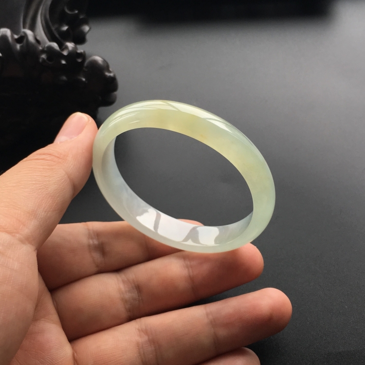 (超值推荐)冰种淡黄翡贵妃镯(53.4mm-47.1mm)