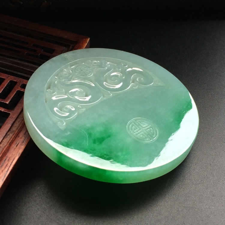 （超值推荐）糯冰种飘翠仿古龙牌挂件