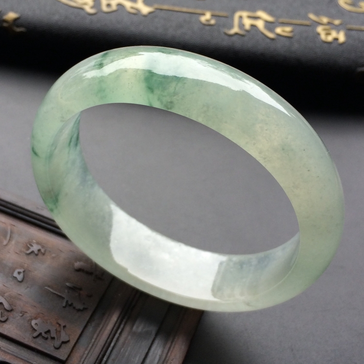 （超值推荐）冰种飘花贵妃镯（53mm-47mm）