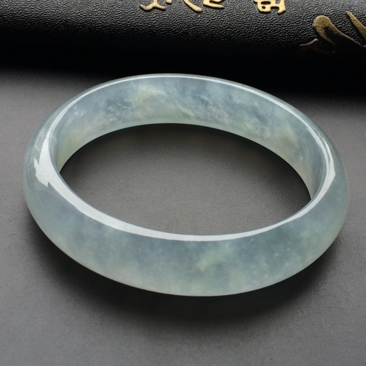 （超值推荐）冰种晴水贵妃镯（57mm-49.8mm）