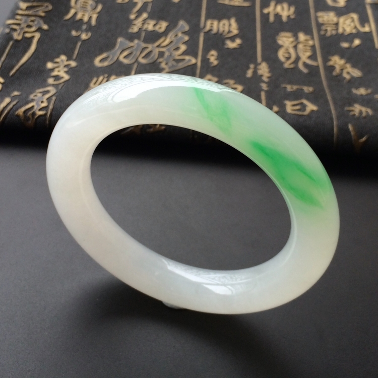 (超值推荐)糯冰种白底青圆条手镯(56mm)