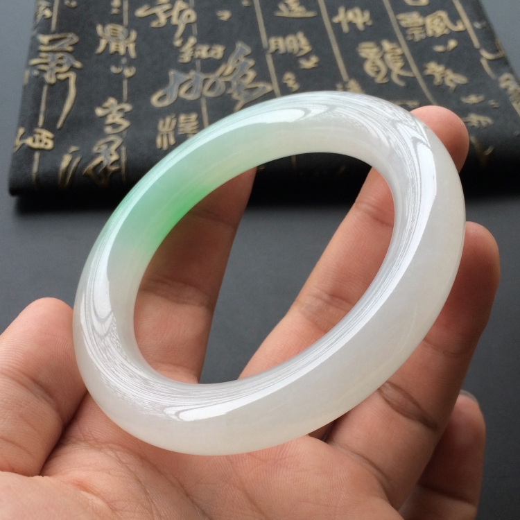 (超值推荐)糯冰种白底青圆条手镯(56mm)